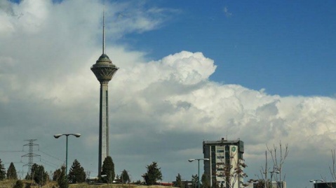 آسمان نیمه ابری در تهران / ماندگاری هوای گرم تا فردا