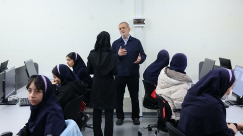 دانشآموزان باید با هوش مصنوعی آشنا شوند/ ارتباط عمیق دانشآموزان با درس مستلزم محتوای تصویری است