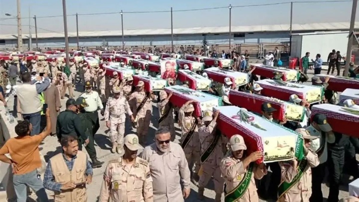 پیکر مطهر ۸۵ شهید دوران دفاع مقدس از مرز آبی اروندرود وارد کشور شد