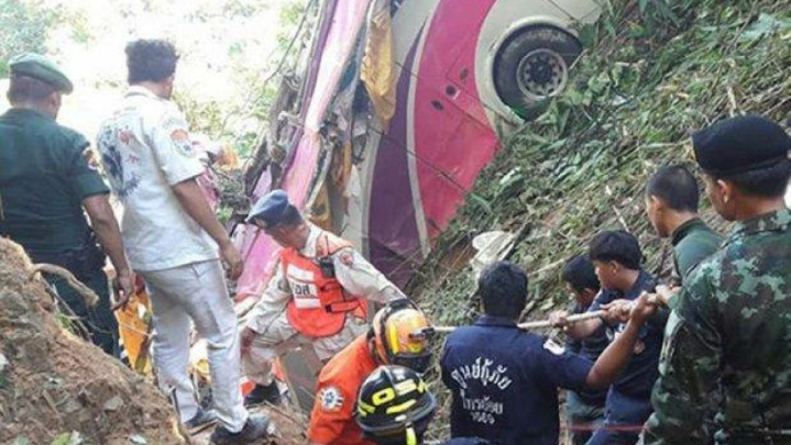 بیش از ۴۰ زخمی بر اثر واژگونی اتوبوس دو طبقه در جنوب تایلند