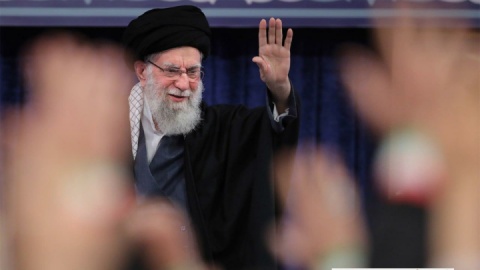 هشدار رهبری ایران به ترامپ و ارتش آمریکا؛ تیتر یک رسانههای انگلسیی زبان