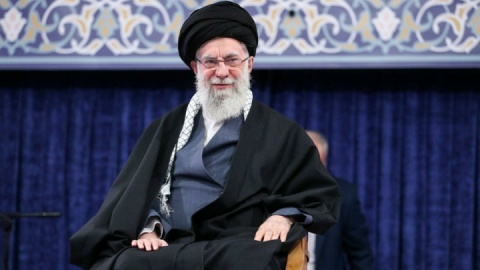 رهبر انقلاب: خطرناک‌تر از ناو، آن سلاحی است که می‌تواند آن را به قعر دریا فرو ببرد/ تعیین قبلی نتیجه مذاکره ابلهانه است