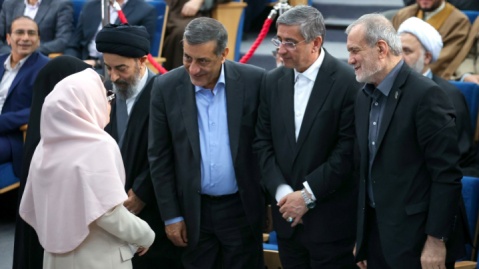 دیدار فعالان فرهنگی لرستان با پزشکیان؛ از لزوم طبابت اجتماعی تا نقد فرهنگ خودی و غیرخود