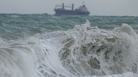 دریای خزر متلاطم می‌شود/ وزش باد شدید و گرد و خاک در ۹ استان