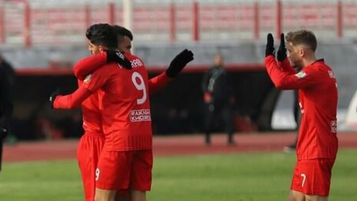 یک و نیم میلیون دلار در جیب تراکتور