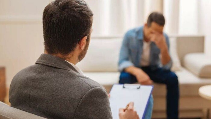 خدمات رایگان مشاوره‌ای به آسیب‌دیدگان اجتماعی