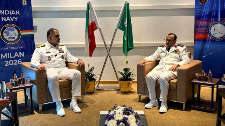 دیدار امیر ایرانی با فرماندهان روسیه و عربستان/ تاکید بر تقویت همکاری‌های دو جانبه