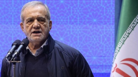 پزشکیان: در مقابل مشکلات و زورگویی‌ها تسلیم نخواهیم شد