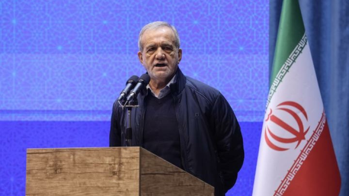 پزشکیان: در مقابل مشکلات و زورگویی‌ها تسلیم نخواهیم شد