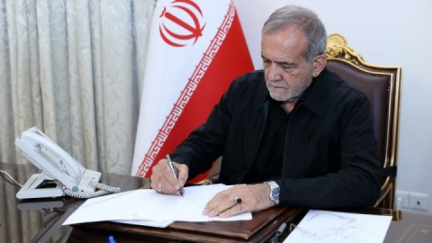 پزشکیان درگذشت مادر سردار جاویدالاثر حاج احمد متوسلیان را تسلیت گفت