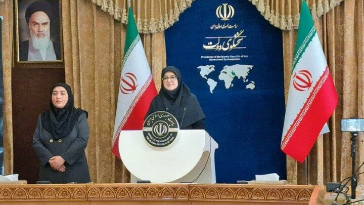 مهاجرانی: تلاش کل حاکمیت بر دور کردن خطر جنگ است/ دانشجو حق اعتراض دارد