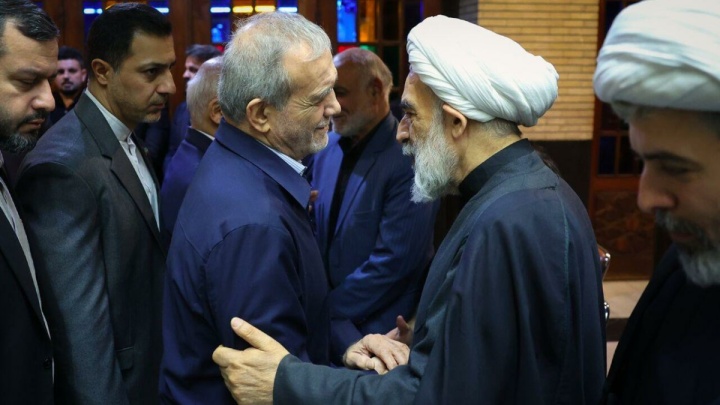 حضور پزشکیان در مراسم ترحیم حاج محمد قمی