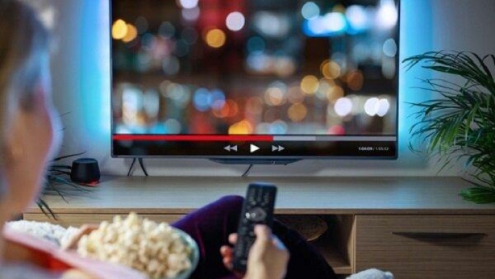 همراه با فیلم‌های سینمایی و تلویزیونی در اولین هفته از اسفند ماه