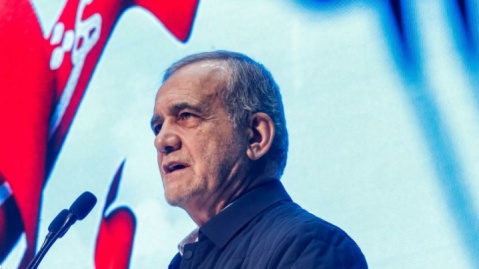 فیلم/ ادای احترام دکتر پزشکیان به مقام شامخ شهدای استان مازندران