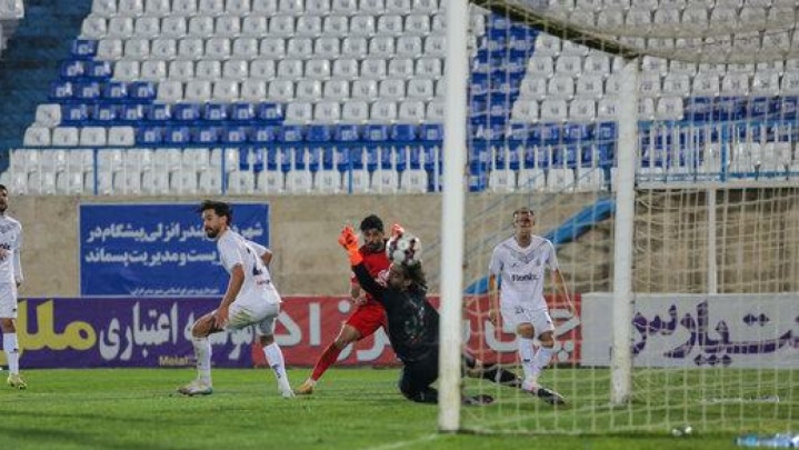 تک گل تراکتور مقابل گل‌ گهر در نیمه اول