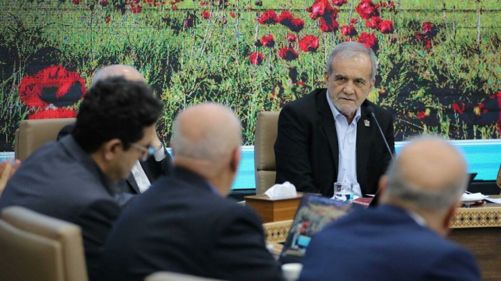 پزشکیان: واگذاری اختیارات به استانها به بهبود روند امور کمک کرده است