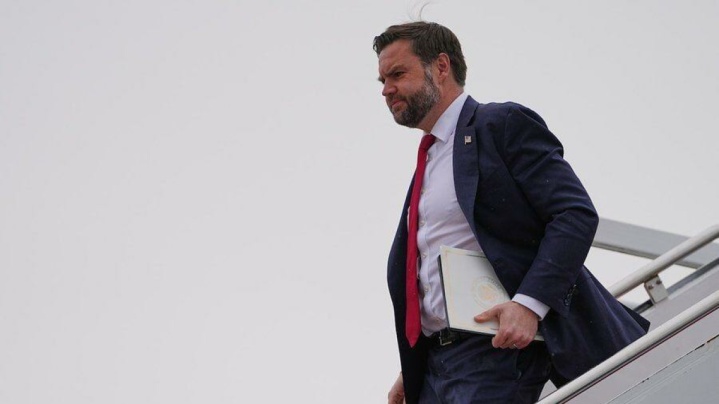 گزینه دیپلماتیک را در قبال ایران ترجیح می‌دهیم