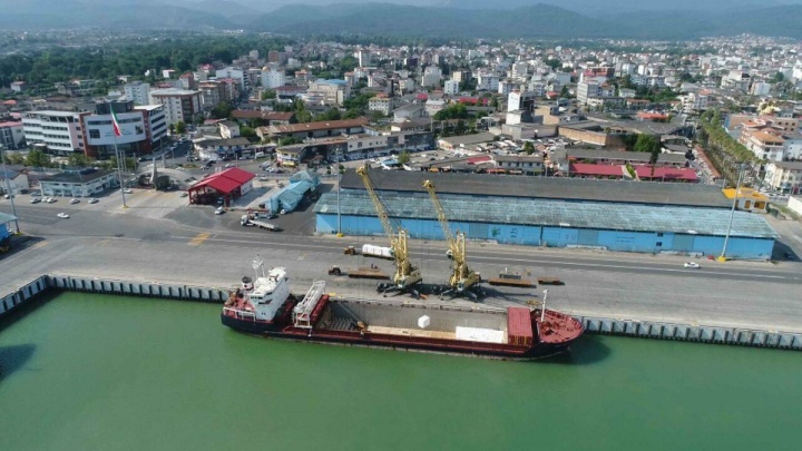 تخلیه فرآورده‌های نفتی در بنادر نوشهر و فریدونکنار افزایش یافت