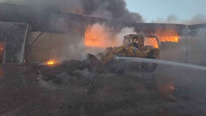 آتش سوزی کارخانه تولید کفش در جنوب تهران