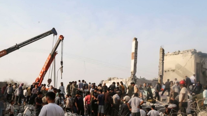 حمله تروریستی دشمن به سه مدرسه/ شهادت ۸۶ دانش‌آموز بیگناه