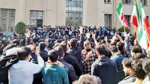 مدیریت اعتراضات، داخل دانشگاه باشد