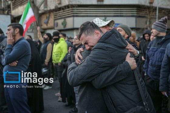 سوگواری در میدان انقلاب