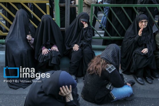 سوگواری در میدان انقلاب