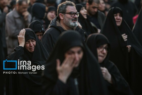 سوگواری در میدان انقلاب