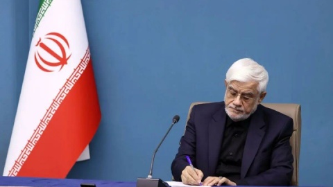 عارف: خون شهدا وحدت ملی را عمیق‌تر خواهد کرد