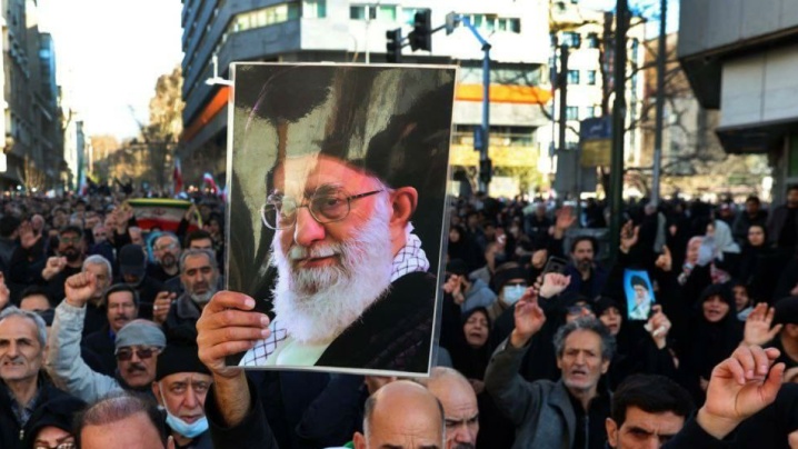 نهاد حقوق‌بشری انگلیس: آیت‌الله خامنه‌ای به دلیل ایستادن در سمت درست تاریخ شهید شد