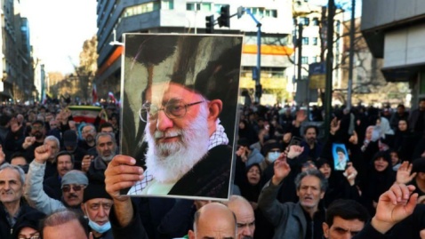 نهاد حقوق‌بشری انگلیس: آیت‌الله خامنه‌ای به دلیل ایستادن در سمت درست تاریخ شهید شد