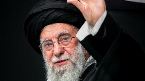 فیلم/ تجمع مردم قم در حرم بانوی کرامت با اعلام شهادت رهبر معظم انقلاب