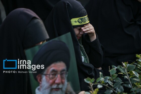 سوگواری در میدان انقلاب