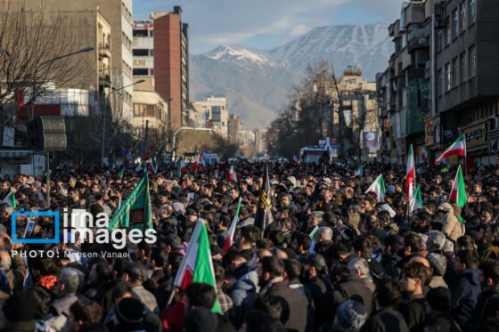 سوگواری در میدان انقلاب