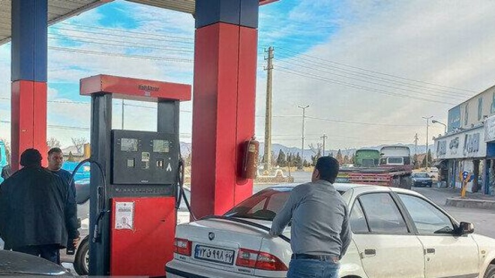 مراجعه غیرضروری خودروها به پمپ‌بنزین‌ها نصف شد