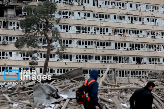 آثار حمله شب گذشته به منطقه ۱۵ خرداد