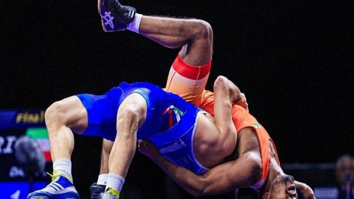 تیم منتخب کشتی فرنگی به ایران برگشت/ محمد بنا با آذربایجان قهرمان شد