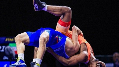 تیم منتخب کشتی فرنگی به ایران برگشت/ محمد بنا با آذربایجان قهرمان شد