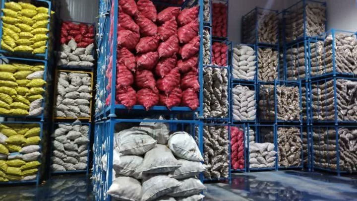 ۱۳ تن سیب زمینی با ورود تعزیرات زنجان روانه بازار می‌شود