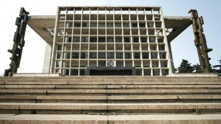 تخریب ساختمان قدیم مجلس در حمله هوایی به تهران