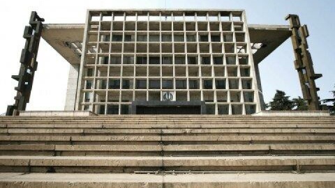 تخریب ساختمان قدیم مجلس در حمله هوایی به تهران