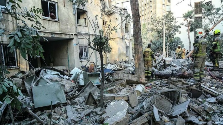 ناو هواپیمابر فرانسه وارد مدیترانه شد/ مرکز شنود سورداش مورد اصابت پهپاد قرار گرفت/  حادثه امنیتی در تنگه هرمز