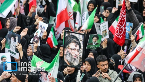 گزارش تصویری/ بیعت مردم سراسر کشور با سومین رهبر انقلاب اسلامی