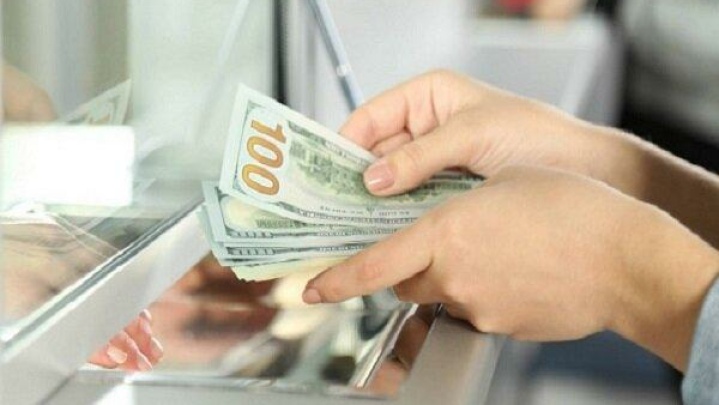 نرخ رسمی دلار به کانال ۱۳۰ هزار تومان بازگشت