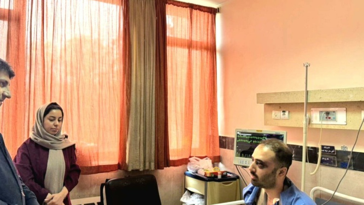 عیادت وزیر ارتباطات از مجروحان حمله اخیر امریکا و اسرائیل