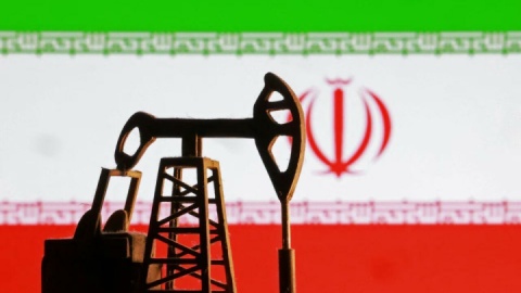 تولید نفت ایران در ماه فوریه ۳۴ هزار بشکه‌ در روز افزایش یافت