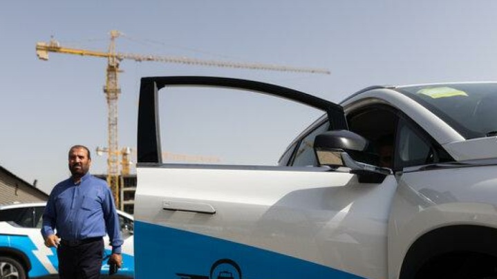 تحویل بیش از ۲۵۰ تاکسی برقی وارداتی شهرداری به تاکسیرانان پایتخت