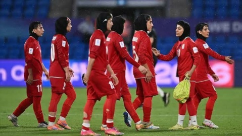 ورود تیم ملی فوتبال بانوان به مالزی با استقبال سفیر ایران