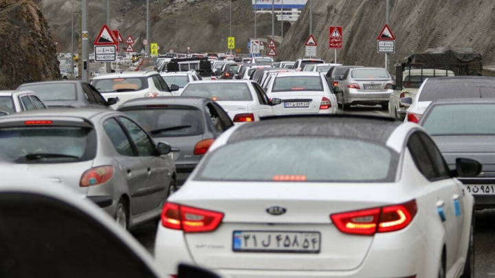 ترافیک در برخی مقاطع محورهای هراز و چالوس سنگین است