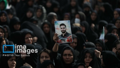 گزارش تصویری/ تشییع پیکر پنج شهید در همدان زیر بمباران دشمن